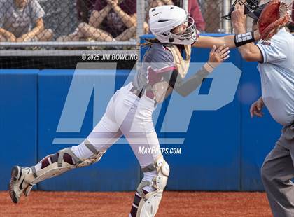 Thumbnail 2 in Auburn vs. Tolono Unity (IHSA 2A Super-Sectional) photogallery.