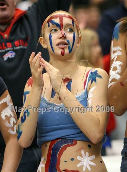 Thumbnail 3 in New Rochelle vs. North Tonawanda (NYSPHSAA Class AA Final) photogallery.