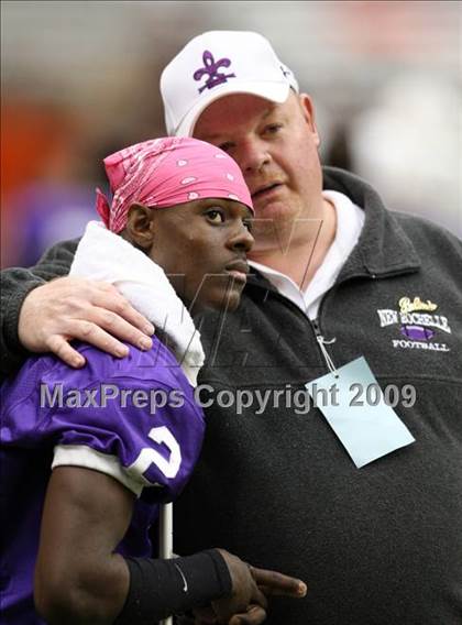 Thumbnail 1 in New Rochelle vs. North Tonawanda (NYSPHSAA Class AA Final) photogallery.