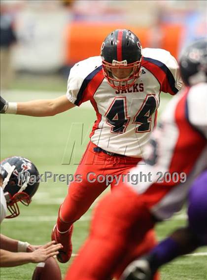 Thumbnail 3 in New Rochelle vs. North Tonawanda (NYSPHSAA Class AA Final) photogallery.