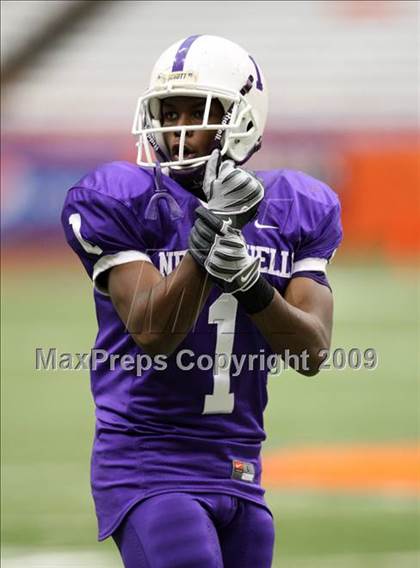 Thumbnail 2 in New Rochelle vs. North Tonawanda (NYSPHSAA Class AA Final) photogallery.
