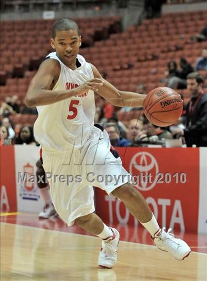 Thumbnail 3 in Santa Monica vs. Leuzinger (CIF SS D1A Final) photogallery.