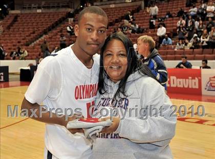 Thumbnail 2 in Santa Monica vs. Leuzinger (CIF SS D1A Final) photogallery.