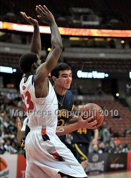 Thumbnail 2 in Santa Monica vs. Leuzinger (CIF SS D1A Final) photogallery.