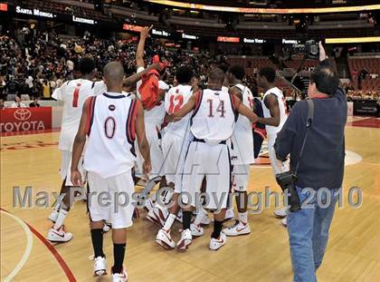 Thumbnail 3 in Santa Monica vs. Leuzinger (CIF SS D1A Final) photogallery.