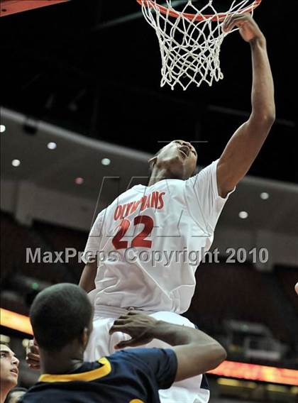 Thumbnail 2 in Santa Monica vs. Leuzinger (CIF SS D1A Final) photogallery.