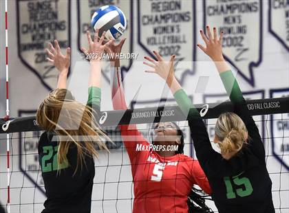 Thumbnail 3 in Mater Dei vs Mira Costa (Durango Fall Classic) photogallery.