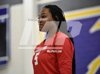 Thumbnail 3 in Mater Dei vs Mira Costa (Durango Fall Classic) photogallery.