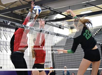 Thumbnail 2 in Mater Dei vs Mira Costa (Durango Fall Classic) photogallery.
