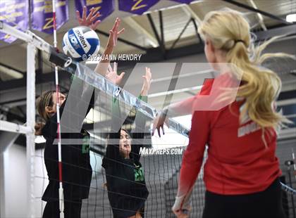 Thumbnail 2 in Mater Dei vs Mira Costa (Durango Fall Classic) photogallery.