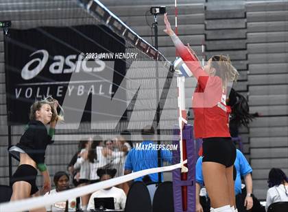 Thumbnail 2 in Mater Dei vs Mira Costa (Durango Fall Classic) photogallery.