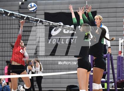 Thumbnail 1 in Mater Dei vs Mira Costa (Durango Fall Classic) photogallery.