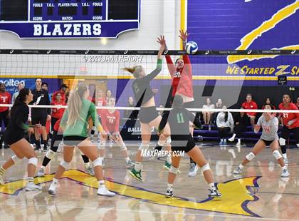 Thumbnail 3 in Mater Dei vs Mira Costa (Durango Fall Classic) photogallery.