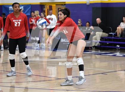Thumbnail 2 in Mater Dei vs Mira Costa (Durango Fall Classic) photogallery.