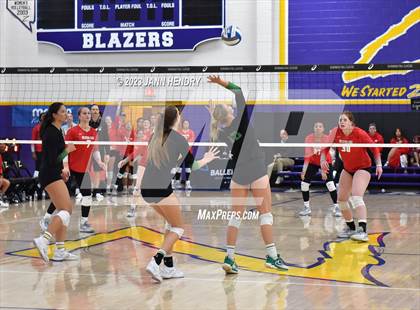 Thumbnail 1 in Mater Dei vs Mira Costa (Durango Fall Classic) photogallery.