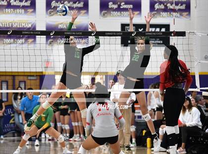 Thumbnail 1 in Mater Dei vs Mira Costa (Durango Fall Classic) photogallery.