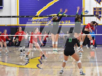 Thumbnail 1 in Mater Dei vs Mira Costa (Durango Fall Classic) photogallery.