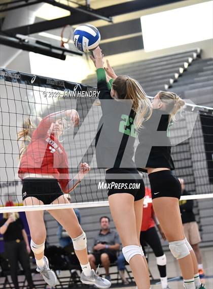 Thumbnail 2 in Mater Dei vs Mira Costa (Durango Fall Classic) photogallery.