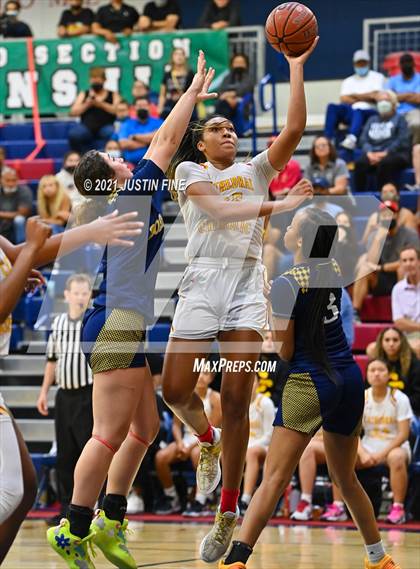 Thumbnail 2 in Cathedral Catholic vs. Bonita Vista (CIF San Diego Section Open Final) photogallery.