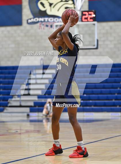 Thumbnail 1 in Cathedral Catholic vs. Bonita Vista (CIF San Diego Section Open Final) photogallery.
