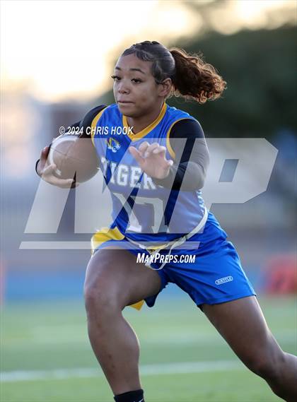 Thumbnail 2 in Red Mountain vs Marana (AIA 6A Semifinal) photogallery.