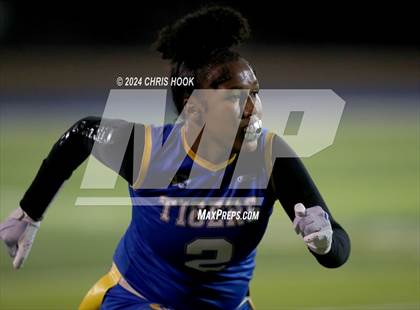 Thumbnail 2 in Red Mountain vs Marana (AIA 6A Semifinal) photogallery.