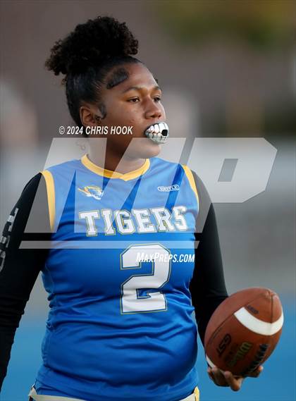 Thumbnail 2 in Red Mountain vs Marana (AIA 6A Semifinal) photogallery.