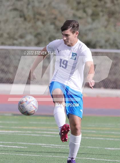 Thumbnail 2 in Eastlake vs. San Ysidro (44th Annual Grossmont Holiday Tournament) photogallery.