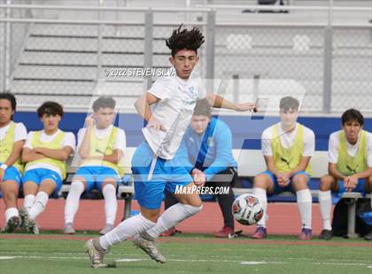Thumbnail 2 in Eastlake vs. San Ysidro (44th Annual Grossmont Holiday Tournament) photogallery.