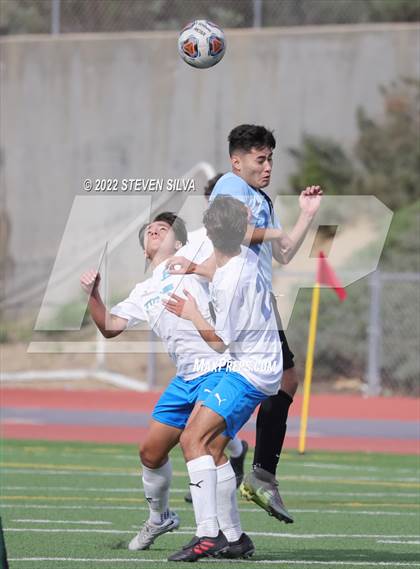 Thumbnail 2 in Eastlake vs. San Ysidro (44th Annual Grossmont Holiday Tournament) photogallery.