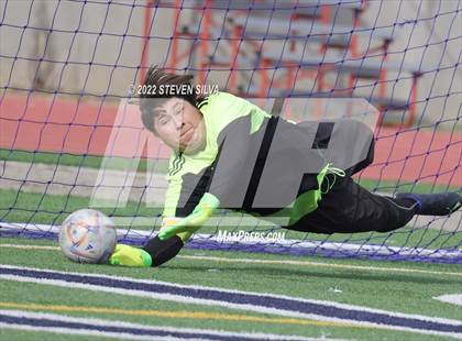 Thumbnail 3 in Eastlake vs. San Ysidro (44th Annual Grossmont Holiday Tournament) photogallery.