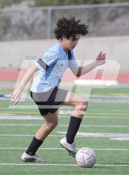 Thumbnail 1 in Eastlake vs. San Ysidro (44th Annual Grossmont Holiday Tournament) photogallery.
