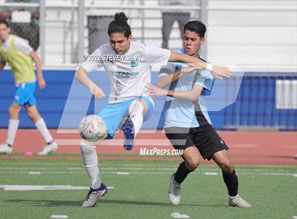 Thumbnail 1 in Eastlake vs. San Ysidro (44th Annual Grossmont Holiday Tournament) photogallery.