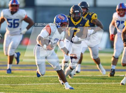 Thumbnail 1 in Serra @ Warren photogallery.