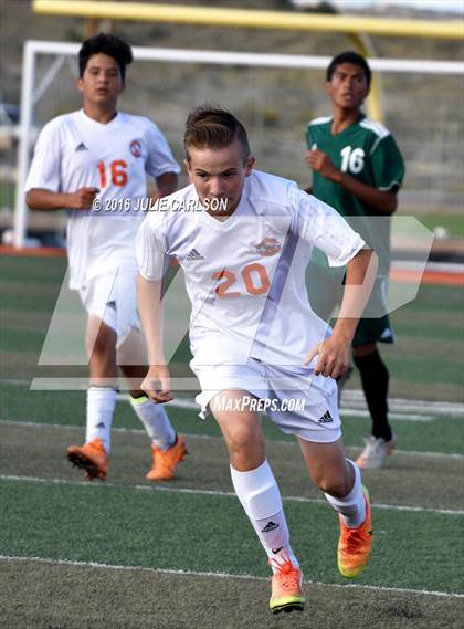 Thumbnail 3 in Aztec VS Farmington photogallery.