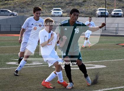 Thumbnail 3 in Aztec VS Farmington photogallery.
