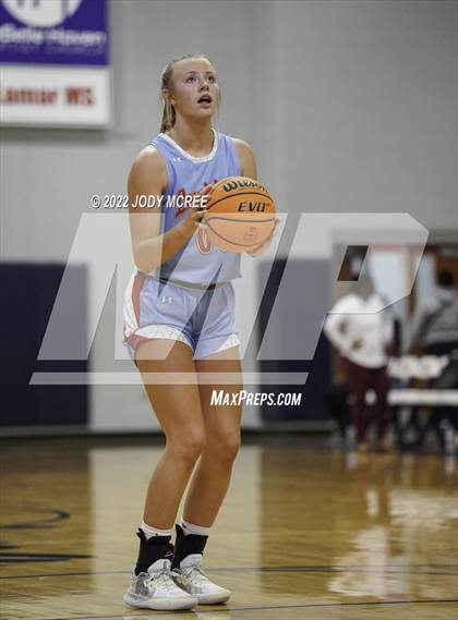 Thumbnail 2 in Lewisburg vs Byhalia photogallery.