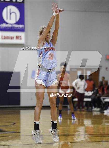 Thumbnail 2 in Lewisburg vs Byhalia photogallery.