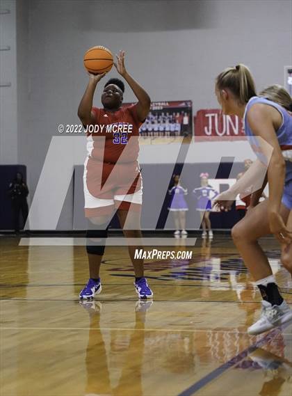 Thumbnail 1 in Lewisburg vs Byhalia photogallery.