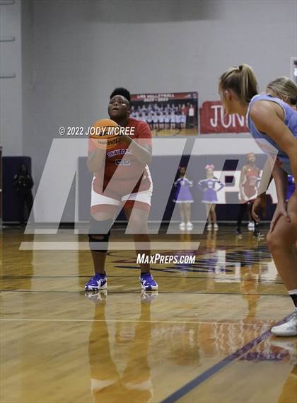 Thumbnail 3 in Lewisburg vs Byhalia photogallery.