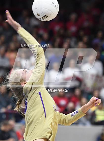 Thumbnail 2 in Holy Family vs. Ponderosa (CHSAA 4A Pool 3) photogallery.