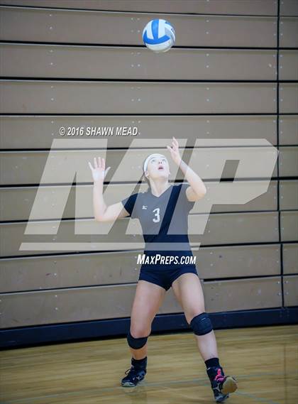 Thumbnail 3 in Schoolcraft vs. Galesburg-Agusta (SAC Tournament) photogallery.
