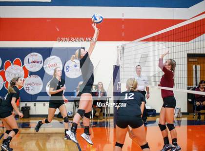 Thumbnail 3 in Schoolcraft vs. Galesburg-Agusta (SAC Tournament) photogallery.