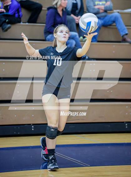 Thumbnail 2 in Schoolcraft vs. Galesburg-Agusta (SAC Tournament) photogallery.