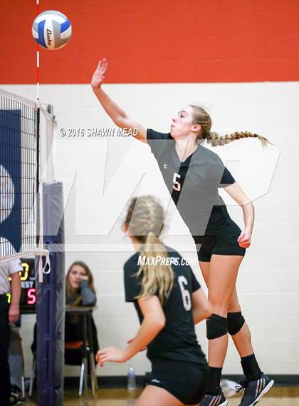 Thumbnail 2 in Schoolcraft vs. Galesburg-Agusta (SAC Tournament) photogallery.