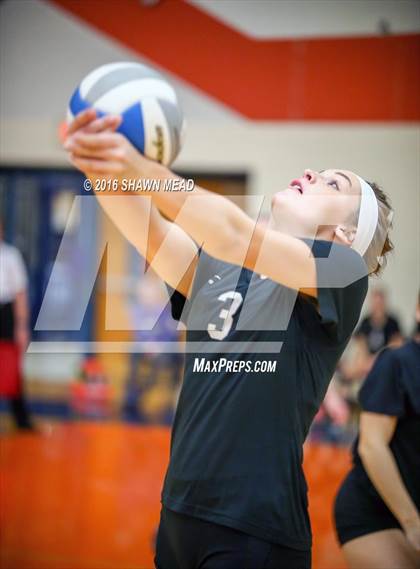 Thumbnail 1 in Schoolcraft vs. Galesburg-Agusta (SAC Tournament) photogallery.