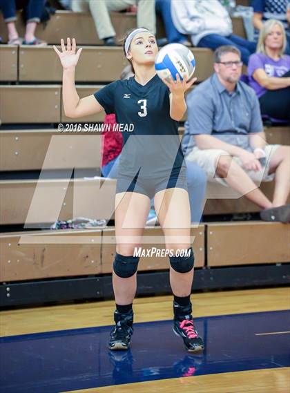 Thumbnail 2 in Schoolcraft vs. Galesburg-Agusta (SAC Tournament) photogallery.