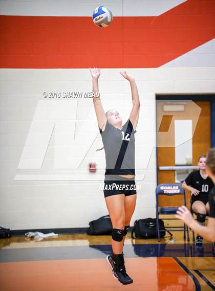 Thumbnail 1 in Schoolcraft vs. Galesburg-Agusta (SAC Tournament) photogallery.