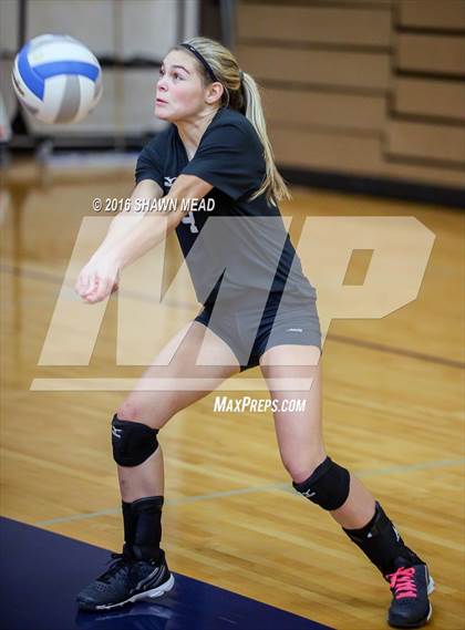 Thumbnail 3 in Schoolcraft vs. Galesburg-Agusta (SAC Tournament) photogallery.