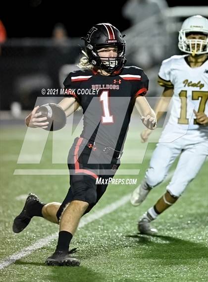 Thumbnail 3 in Italy vs. Hamilton (UIL 2A D1 Bi-District) photogallery.